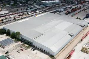Aerial view of a large logistics warehouse built with steel structure and heavy-duty weld studs.