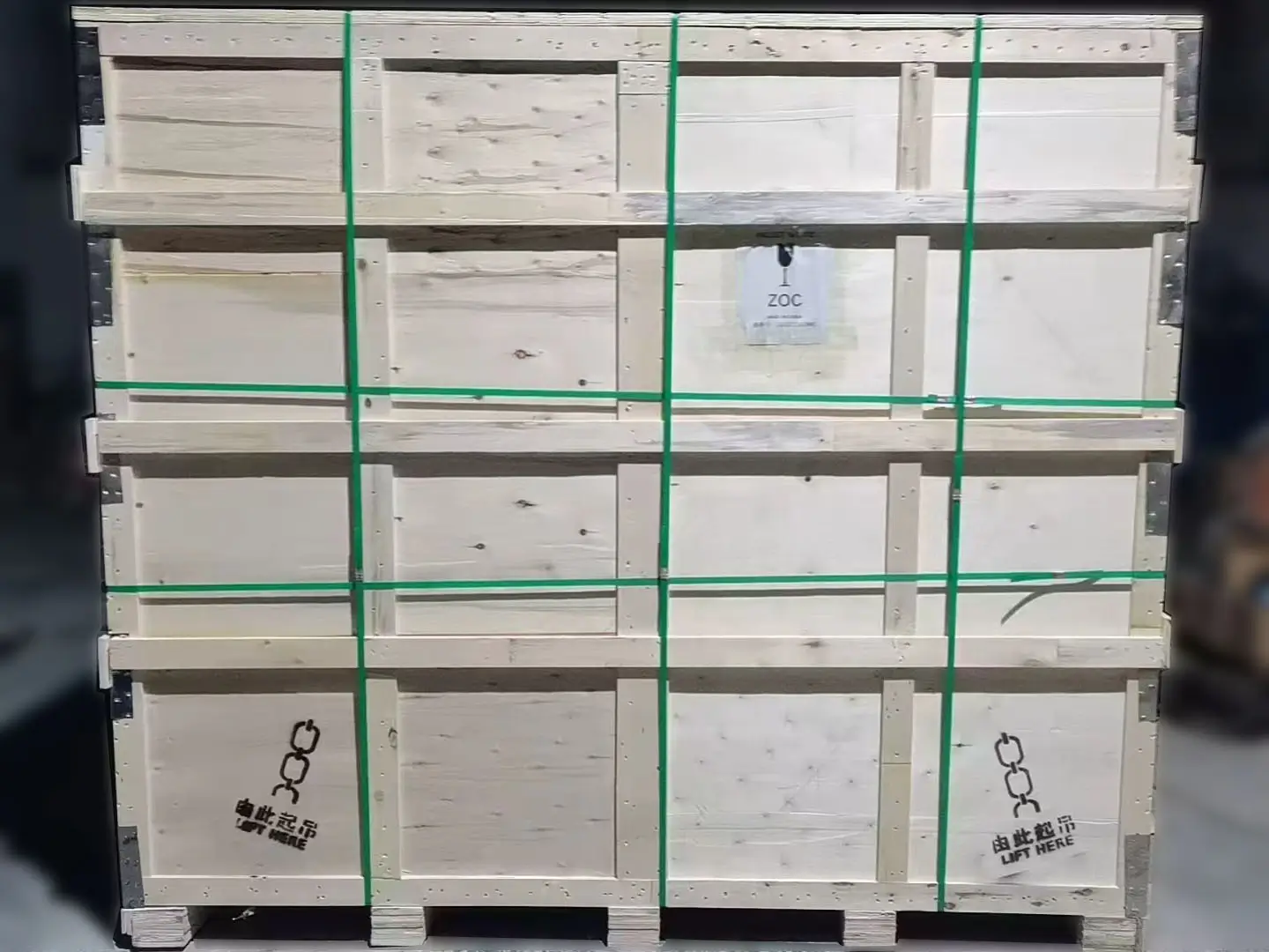 Export crate for flux ball fixing machine featuring safety handling icons and "Lift Here" markings.